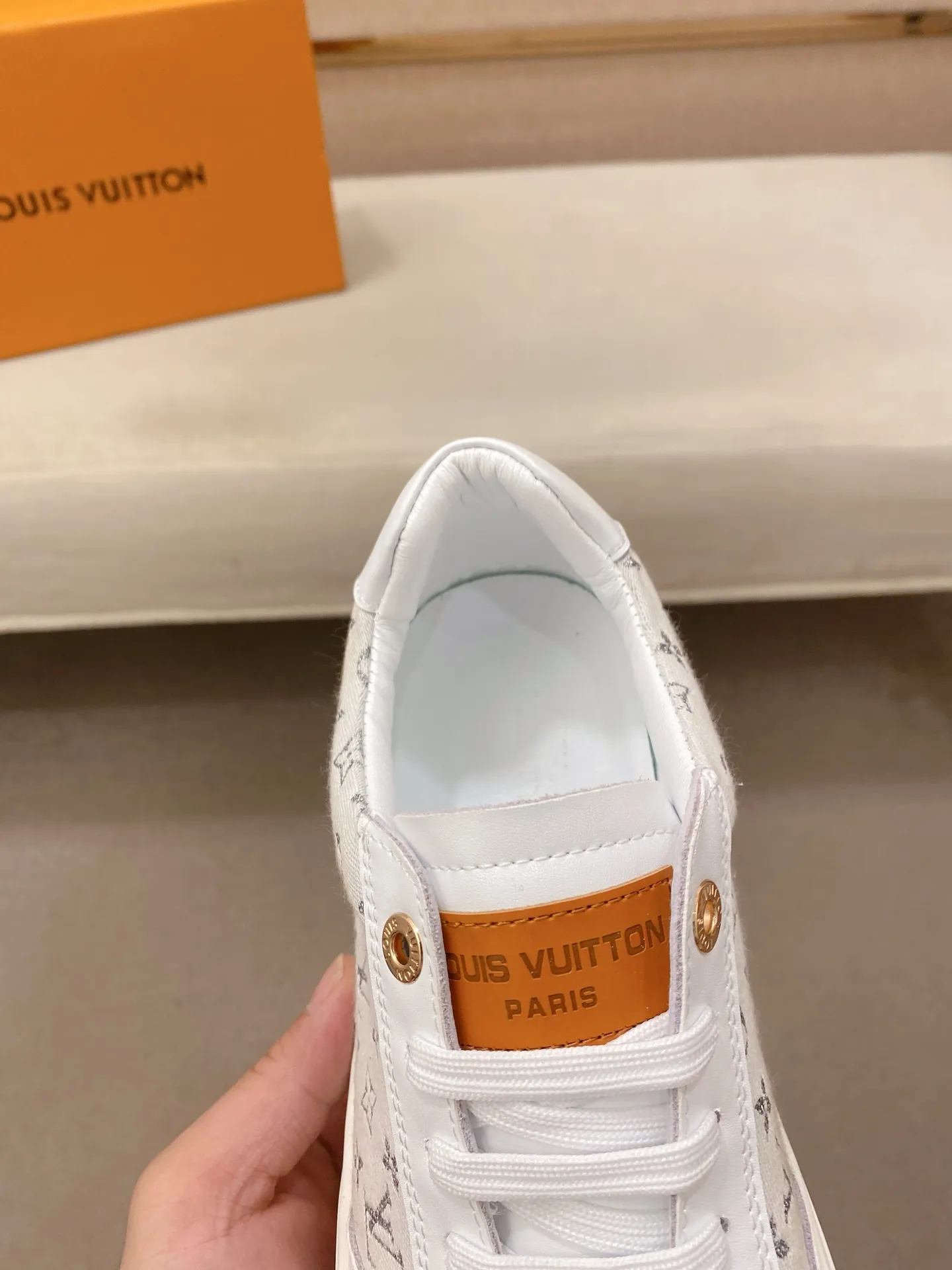 Men's clothing and shoes 400💰Louis Vuitton (Louis Vuitton/LV) top 🔍🔍 new models are on sale at the same time, the upper 🇮🇹 imported first-layer cowhide from Italy, fully imported sheepskin lining 💪💪, completely 1⃣️ to 1 ⃣️Re-engraved🇮🇹💪💪, ⚠Sole: The original sole is specially provided by the original factory, the exclusive movable molded sole is super comfortable, ⚠The original factory follows the order, 🔍🔍high quality, you can enter and exit the counter at will, welcome to compare⚠. Code number:38-44